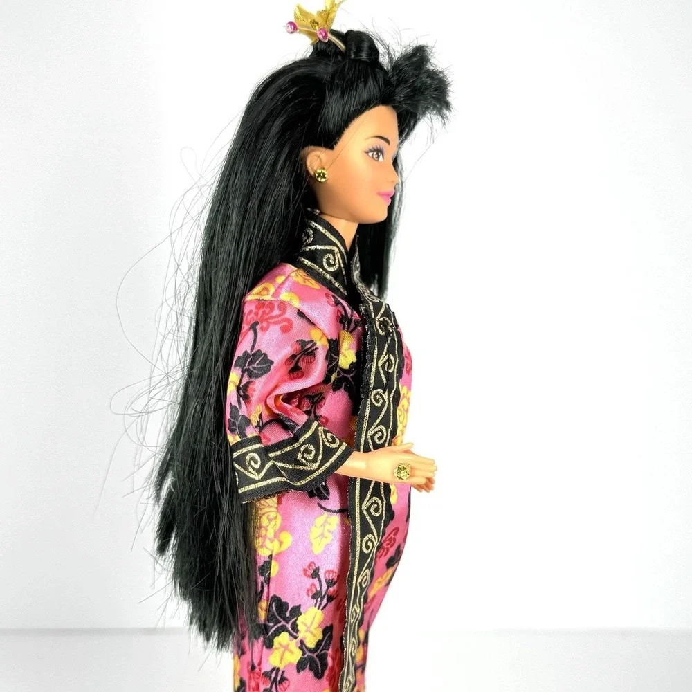 Vintage Mattel‎ Dolls of the World Japanese Barbie Doll Kimono Display Stand